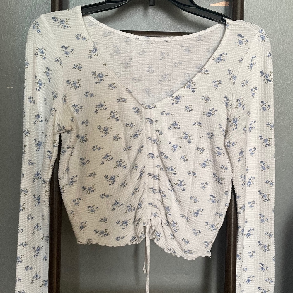 HOLLISTER Women's V-Neck Cropped Cinched Ribbed Long Sleeve Floral Top